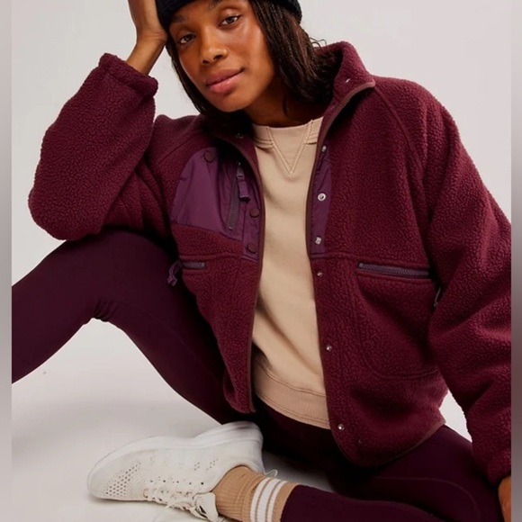 NWT NEW Free People Movement x Hatch hit the slopes fleece jacket in deep maroon - Picture 3 of 8